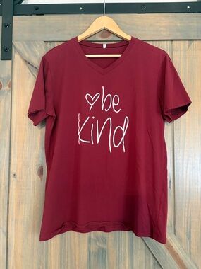 Be Kind Maroon V-Neck Graphic Tee Size XL